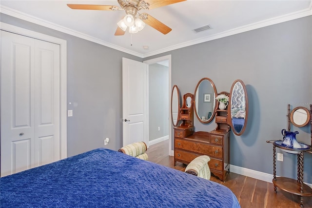 1788 Palm View Rd, Sarasota, FL 34240 - bedroom with crown molding, a ceiling fan, baseboards, wood finished floors, and visible vents