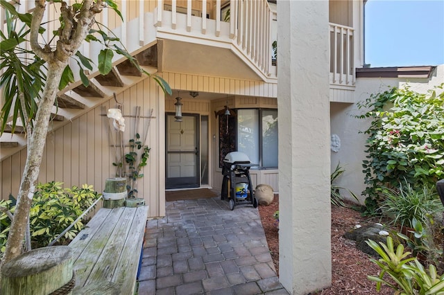 6780 Schooner Bay Cir Unit 6780, Sarasota, FL 34231 - entrance to property with a patio area and a balcony