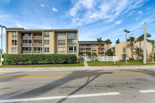 845 Benjamin Franklin Dr Unit 101, Sarasota, FL 34236 - view of property with fence