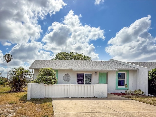 3909 40th St W, Bradenton, FL 34205 - single story home featuring stucco siding and a fenced front yard