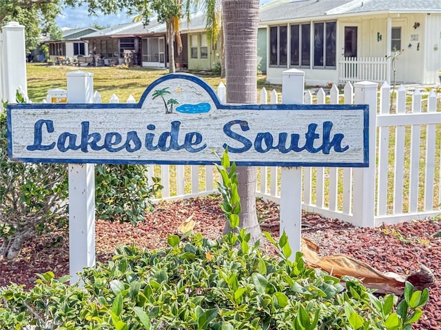 3909 40th St W, Bradenton, FL 34205 - community / neighborhood sign featuring fence
