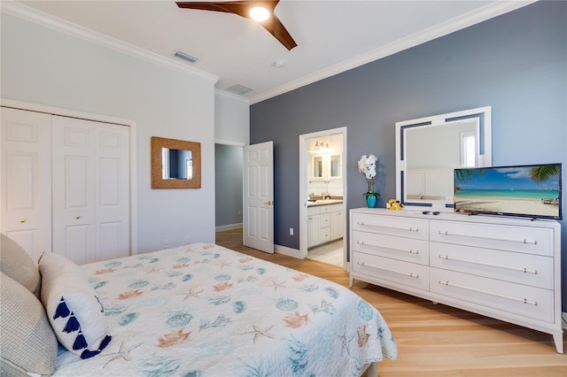 bedroom featuring light wood finished floors, visible vents, ornamental molding, a closet, and ceiling fan