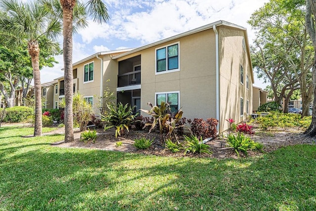 4061 Crockers Lake Blvd Unit 2618, Sarasota, FL 34238 - exterior space featuring a yard and stucco siding