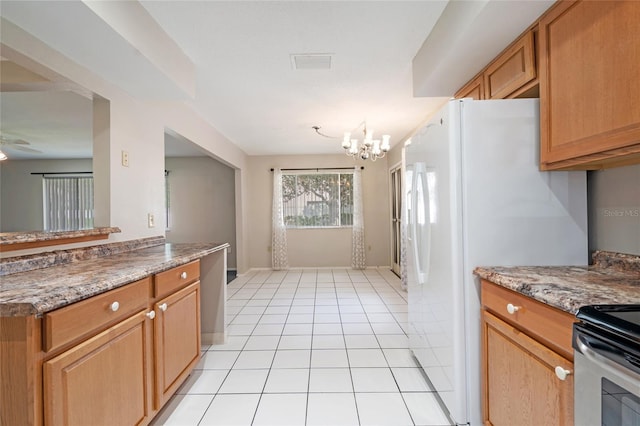 5521 Riverbluff Cir Unit V-10, Sarasota, FL 34231 - kitchen featuring freestanding refrigerator, a chandelier, light tile patterned floors, a ceiling fan, and baseboards