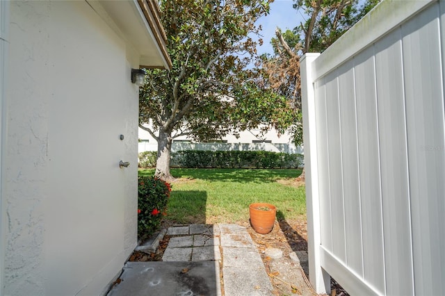 5521 Riverbluff Cir Unit V-10, Sarasota, FL 34231 - view of yard