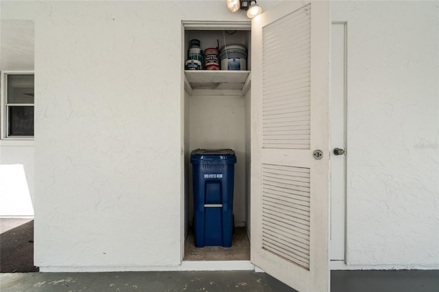 5521 Riverbluff Cir Unit V-10, Sarasota, FL 34231 - view of closet