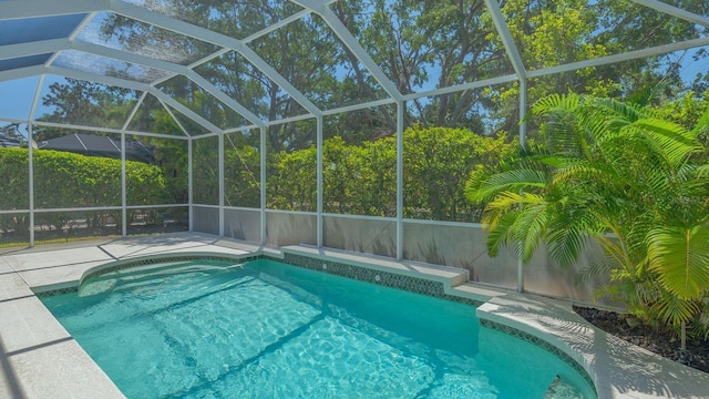 5355 Anthony Ln, Sarasota, FL 34233 - swimming pool with a patio and glass enclosure