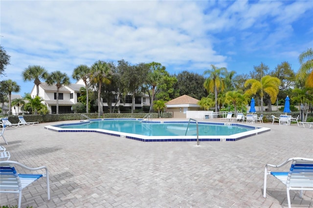 75 Inlets Blvd Unit 75, Nokomis, FL 34275 - community pool with fence and a patio