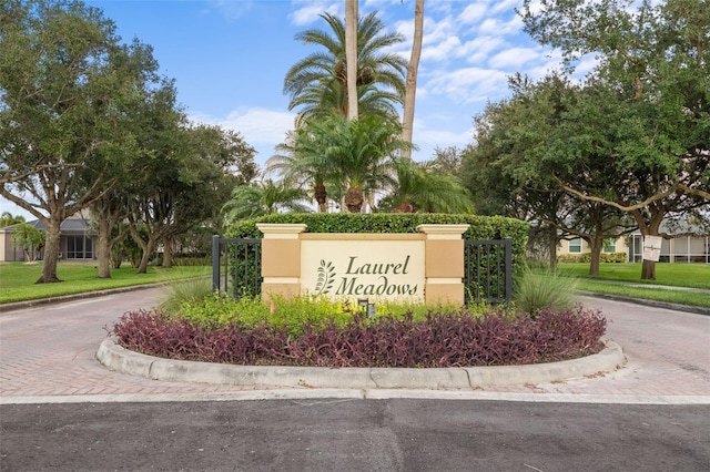 9101 Yarberry St, Sarasota, FL 34240 - community / neighborhood sign featuring curved driveway