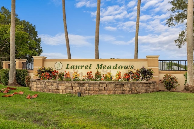 9101 Yarberry St, Sarasota, FL 34240 - community / neighborhood sign with a lawn