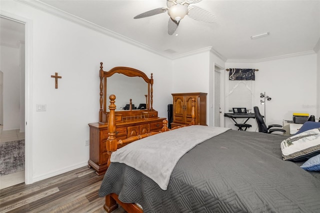 9101 Yarberry St, Sarasota, FL 34240 - bedroom featuring wood finished floors, crown molding, a ceiling fan, and baseboards