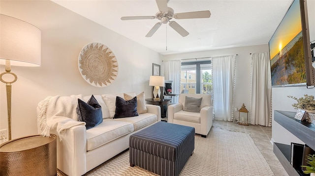 9008 White Sage Loop Unit 3605, Lakewood Ranch, FL 34202 - living room featuring a ceiling fan