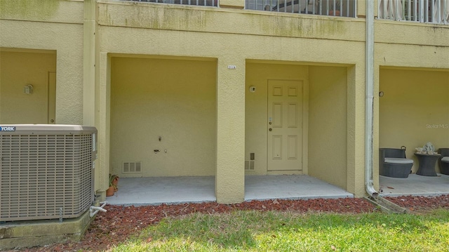9008 White Sage Loop Unit 3605, Lakewood Ranch, FL 34202 - entrance to property featuring central AC unit, visible vents, and stucco siding