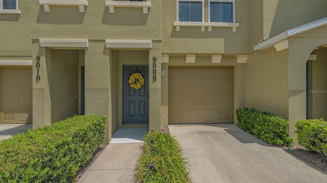 9008 White Sage Loop Unit 3605, Lakewood Ranch, FL 34202 - entrance to property with an attached garage, stucco siding, and driveway