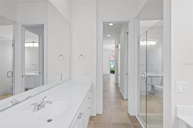 5821 Valente Pl, Sarasota, FL 34238 - bathroom featuring baseboards, toilet, vanity, and a stall shower