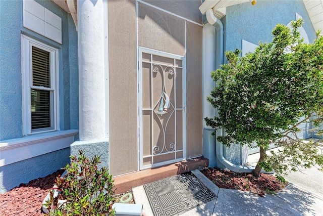 property entrance featuring stucco siding