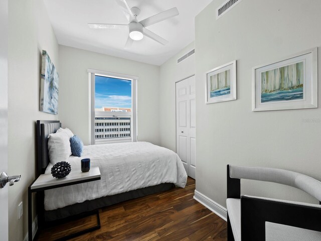 1771 Ringling Blvd Unit 1104, Sarasota, FL 34236 - bedroom featuring dark wood-style flooring, a ceiling fan, baseboards, visible vents, and a closet
