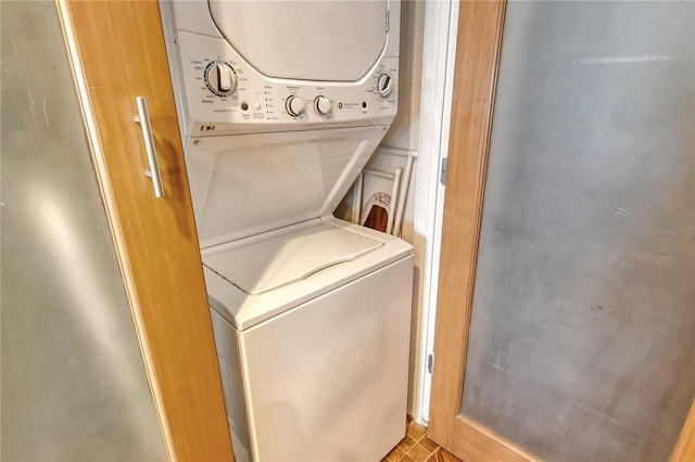 4800 Gulf Of Mexico Dr Unit 205, Longboat Key, FL 34228 - laundry area featuring stacked washer / dryer