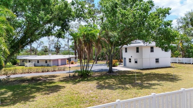 4311 52nd St E, Bradenton, FL 34208 - view of yard featuring fence