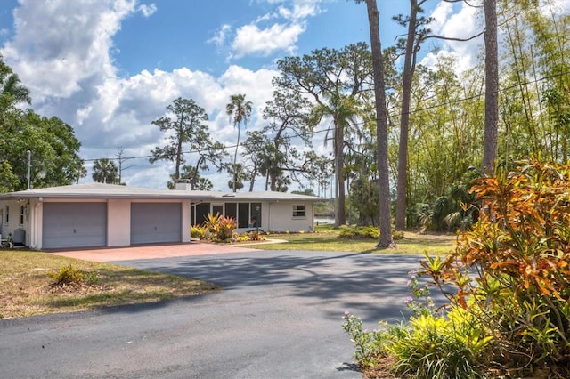 4311 52nd St E, Bradenton, FL 34208 - ranch-style house featuring stucco siding, aphalt driveway, and a garage