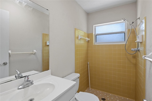 3505 27th Ave W, Bradenton, FL 34205 - full bath featuring tiled shower, toilet, and vanity