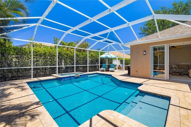 7804 Edmonston Cir, University Park, FL 34201 - view of swimming pool with a ceiling fan, a lanai, a pool with connected hot tub, and a patio area