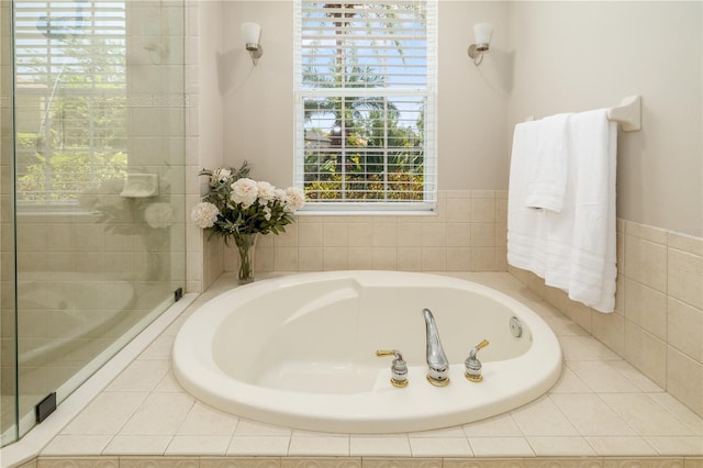 7804 Edmonston Cir, University Park, FL 34201 - full bathroom featuring a garden tub