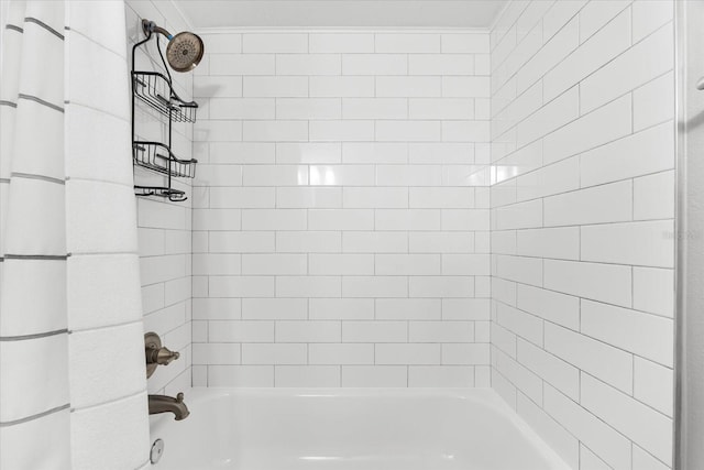 bathroom featuring shower / bath combo