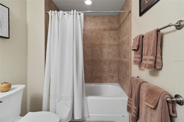 full bathroom featuring toilet and shower / tub combo with curtain