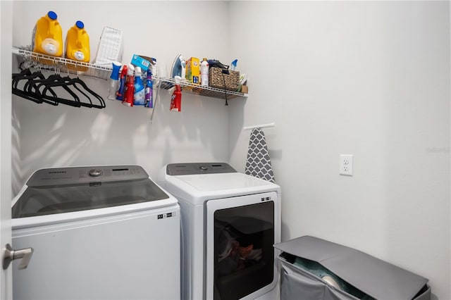 washroom with laundry area and independent washer and dryer