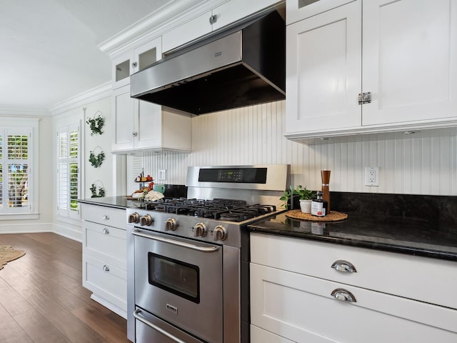 8871 Fishermens Bay Dr, Sarasota, FL 34231 - kitchen featuring stainless steel gas range, white cabinets, under cabinet range hood, and dark wood-type flooring