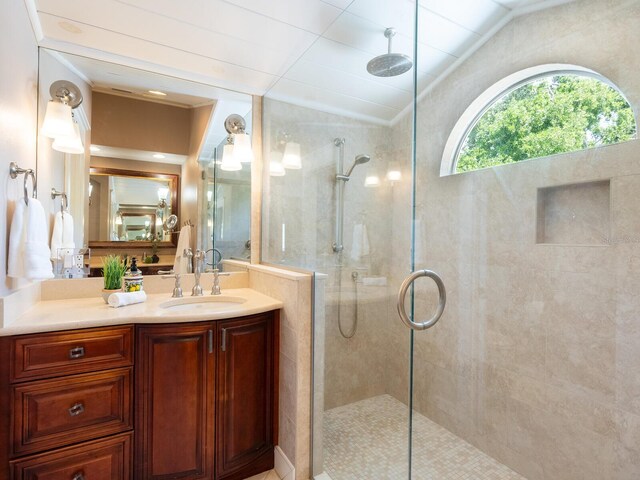 8871 Fishermens Bay Dr, Sarasota, FL 34231 - bathroom with vanity, vaulted ceiling, and tiled shower