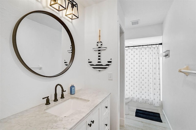 full bathroom with toilet, vanity, curtained shower, and baseboards
