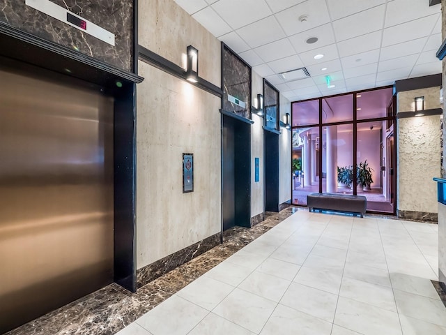 1255 N Gulfstream Ave Unit 402, Sarasota, FL 34236 - community lobby with a towering ceiling