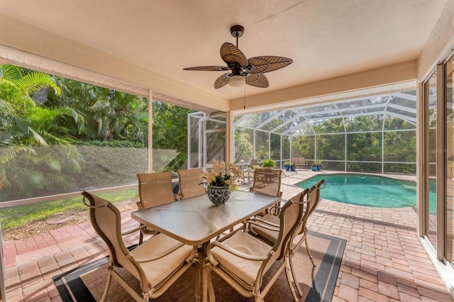 sunroom / solarium featuring outdoor dining space and a ceiling fan