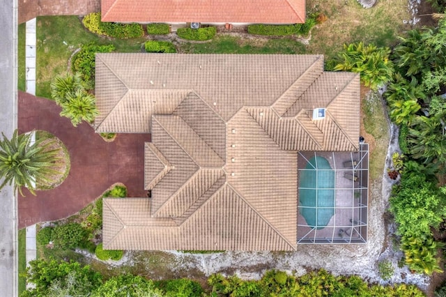 aerial view of property and surrounding area