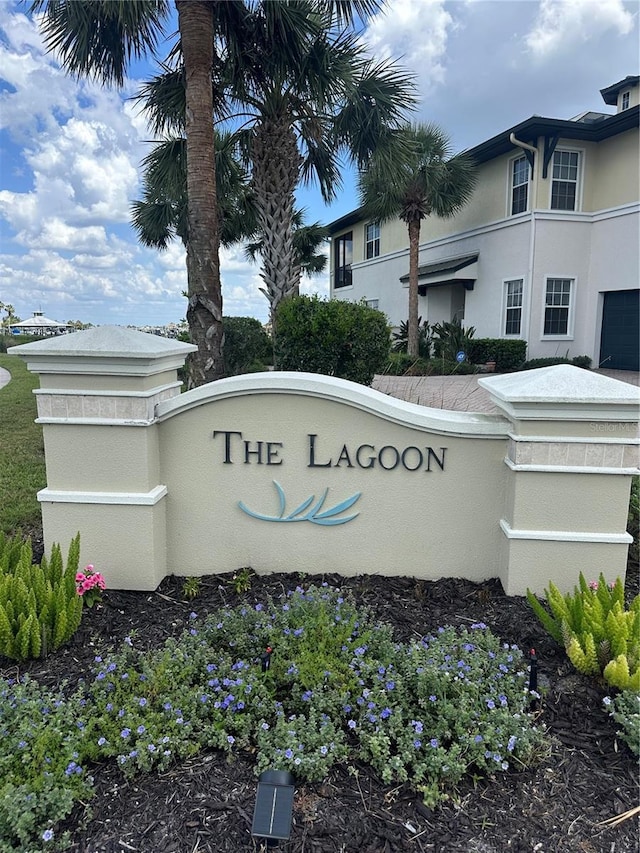 view of community / neighborhood sign