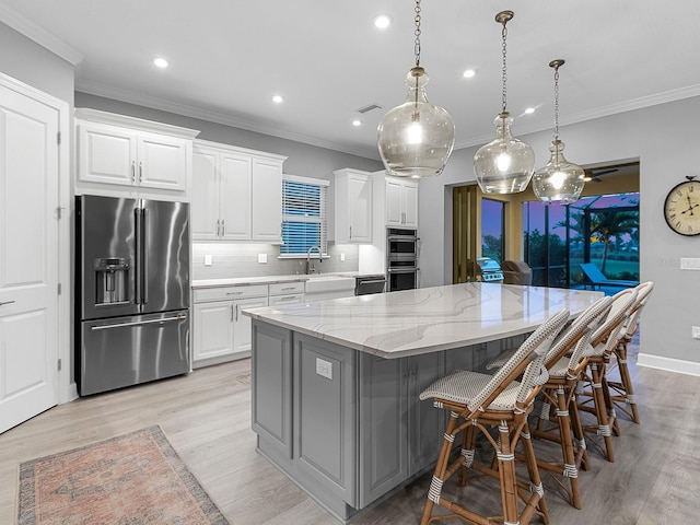15037 Montello Way, Lakewood Ranch, FL 34211 - kitchen featuring ornamental molding, a sink, stainless steel appliances, and a large island