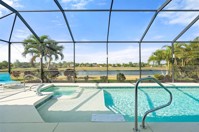 14309 Carolina Sky Pl, Lakewood Ranch, FL 34211 - pool featuring a patio, glass enclosure, a water view, and an in ground hot tub
