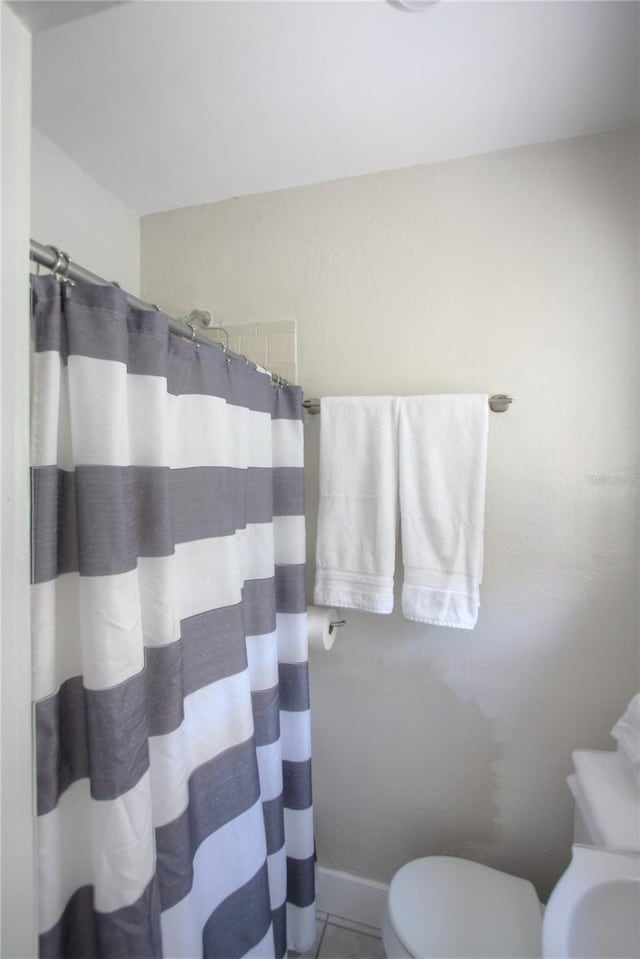 full bathroom with a shower with curtain and toilet