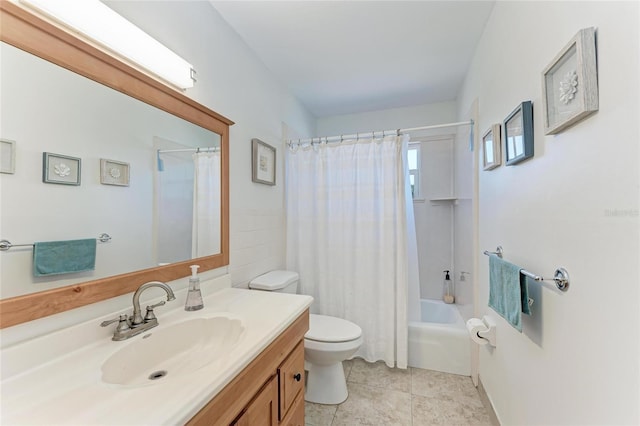full bath with shower / bathtub combination with curtain, toilet, and vanity