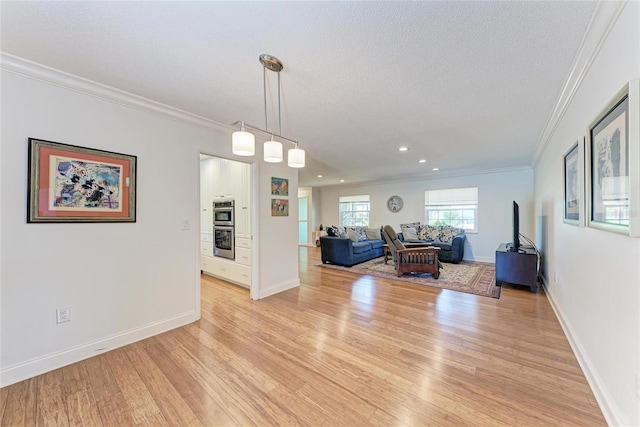dining space featuring a textured ceiling, crown molding, light wood-style flooring, baseboards, and recessed lighting