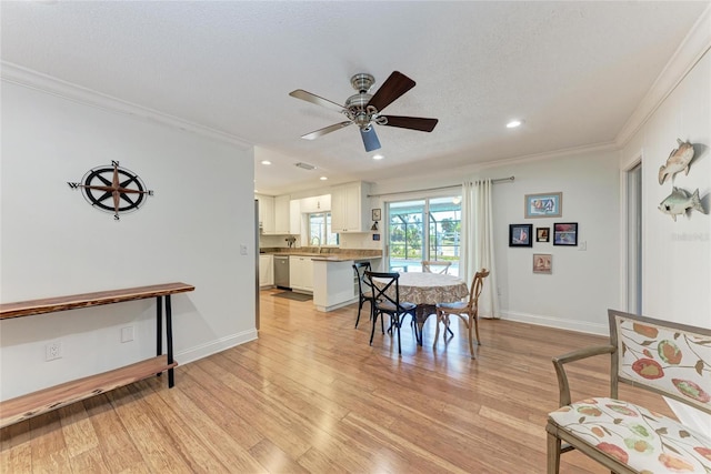 dining area with crown molding, ceiling fan, baseboards, recessed lighting, and light wood finished floors