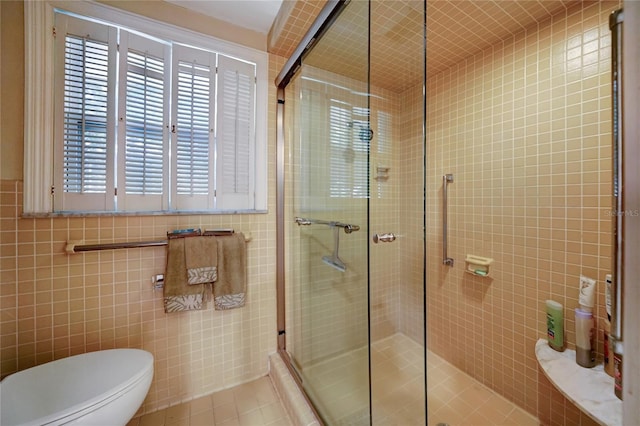 bathroom featuring tile walls, plenty of natural light, and a stall shower