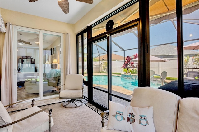 sunroom with ceiling fan