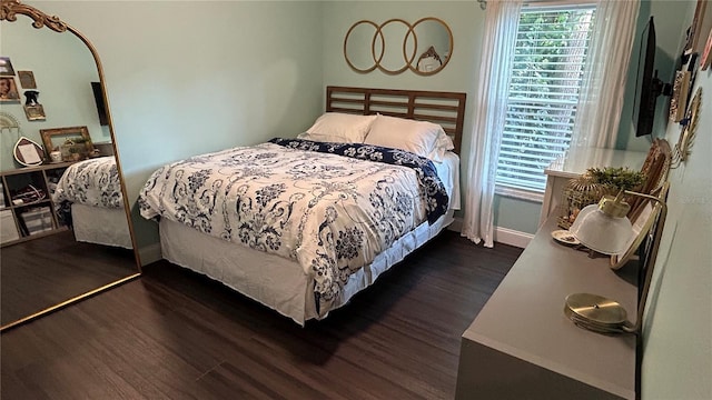 1600 Twin Oaks Cir, Oviedo, FL 32765 - bedroom featuring dark wood finished floors and baseboards