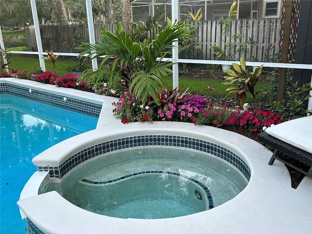 1600 Twin Oaks Cir, Oviedo, FL 32765 - view of pool featuring a fenced in pool, an in ground hot tub, and fence