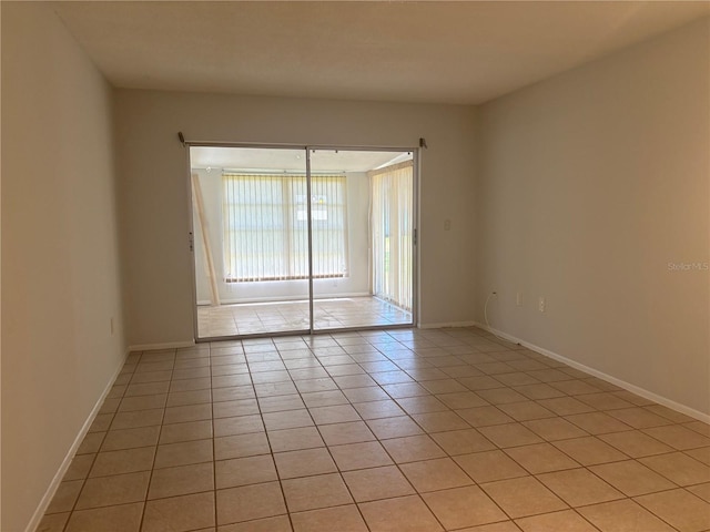 5057 Live Oak Cir Unit 86, Bradenton, FL 34207 - unfurnished room featuring light tile patterned floors and baseboards