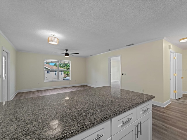 3405 10th St W, Palmetto, FL 34221 - kitchen with wood finished floors, ceiling fan, a textured ceiling, and crown molding