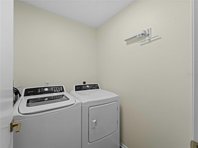 3405 10th St W, Palmetto, FL 34221 - laundry area with washing machine and clothes dryer and laundry area